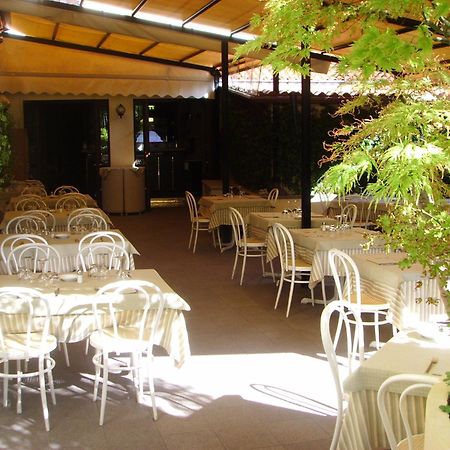 Albergo Giardino تْشيرنوبيو المظهر الخارجي الصورة