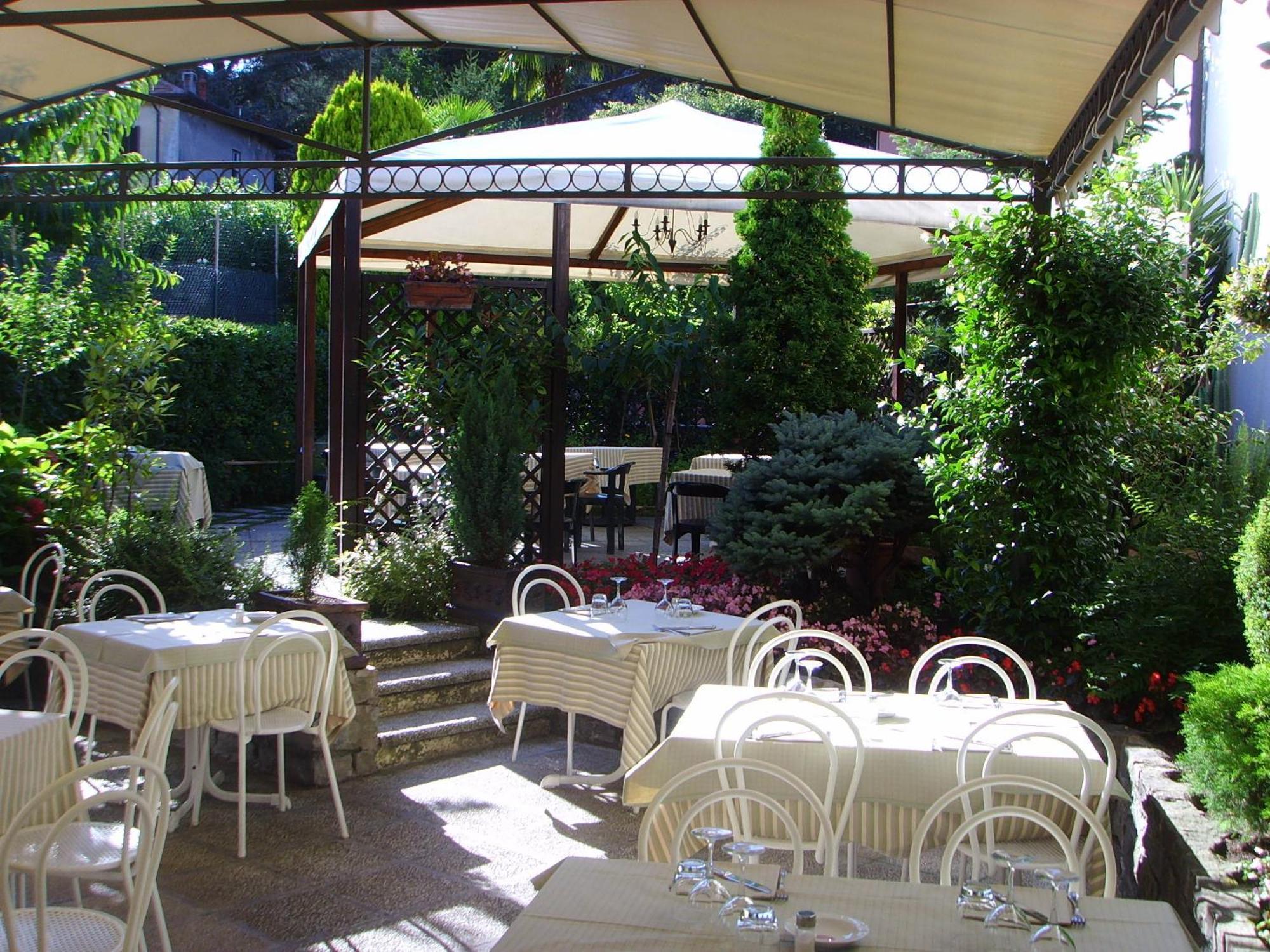 Albergo Giardino تْشيرنوبيو المظهر الخارجي الصورة