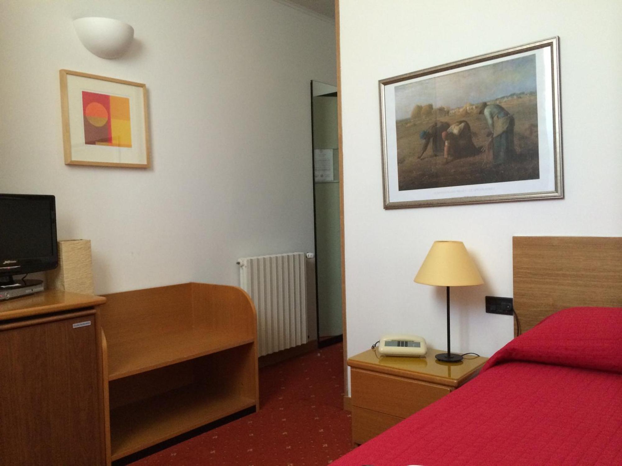 Albergo Giardino تْشيرنوبيو الغرفة الصورة