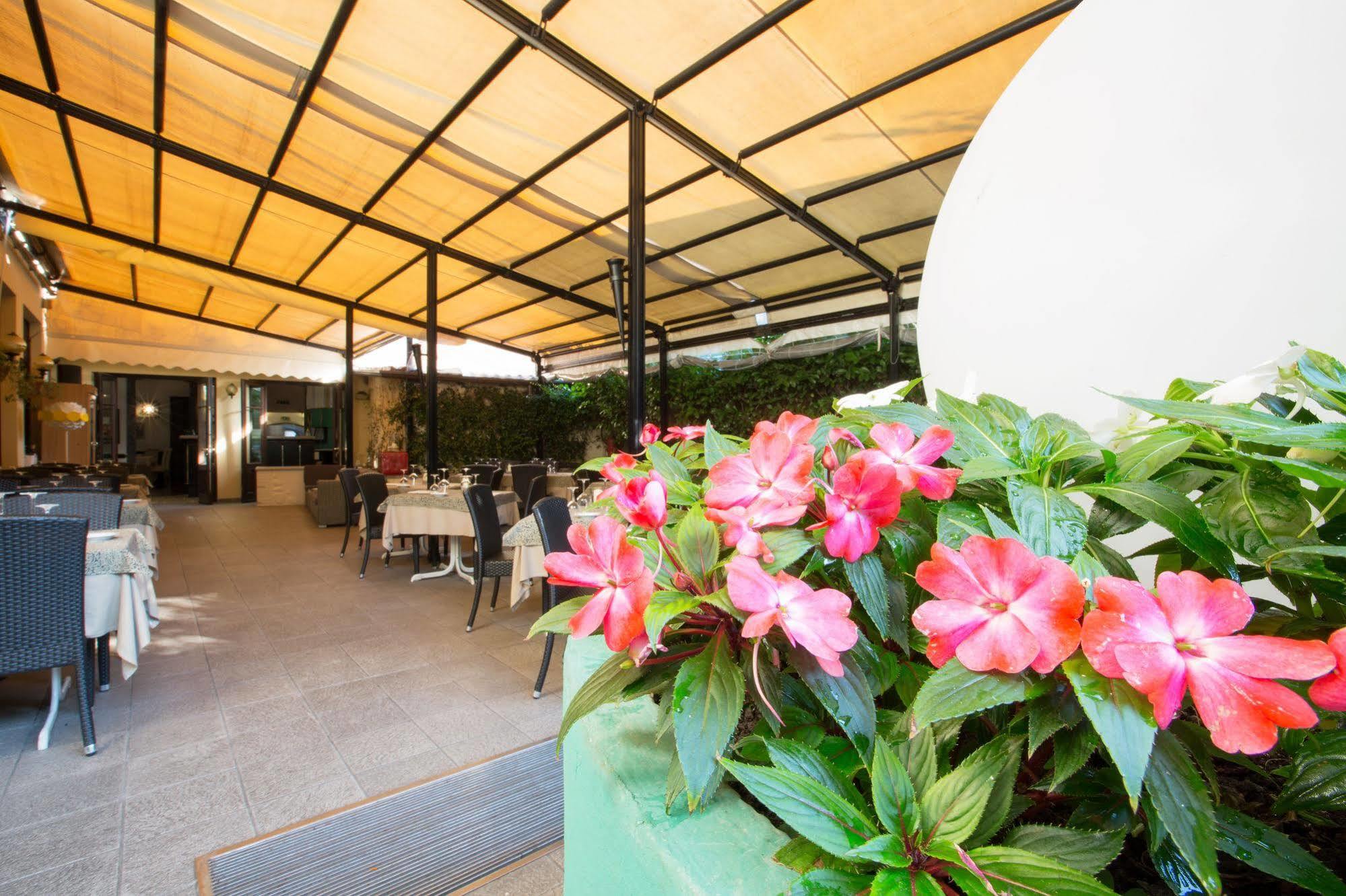 Albergo Giardino تْشيرنوبيو المظهر الخارجي الصورة