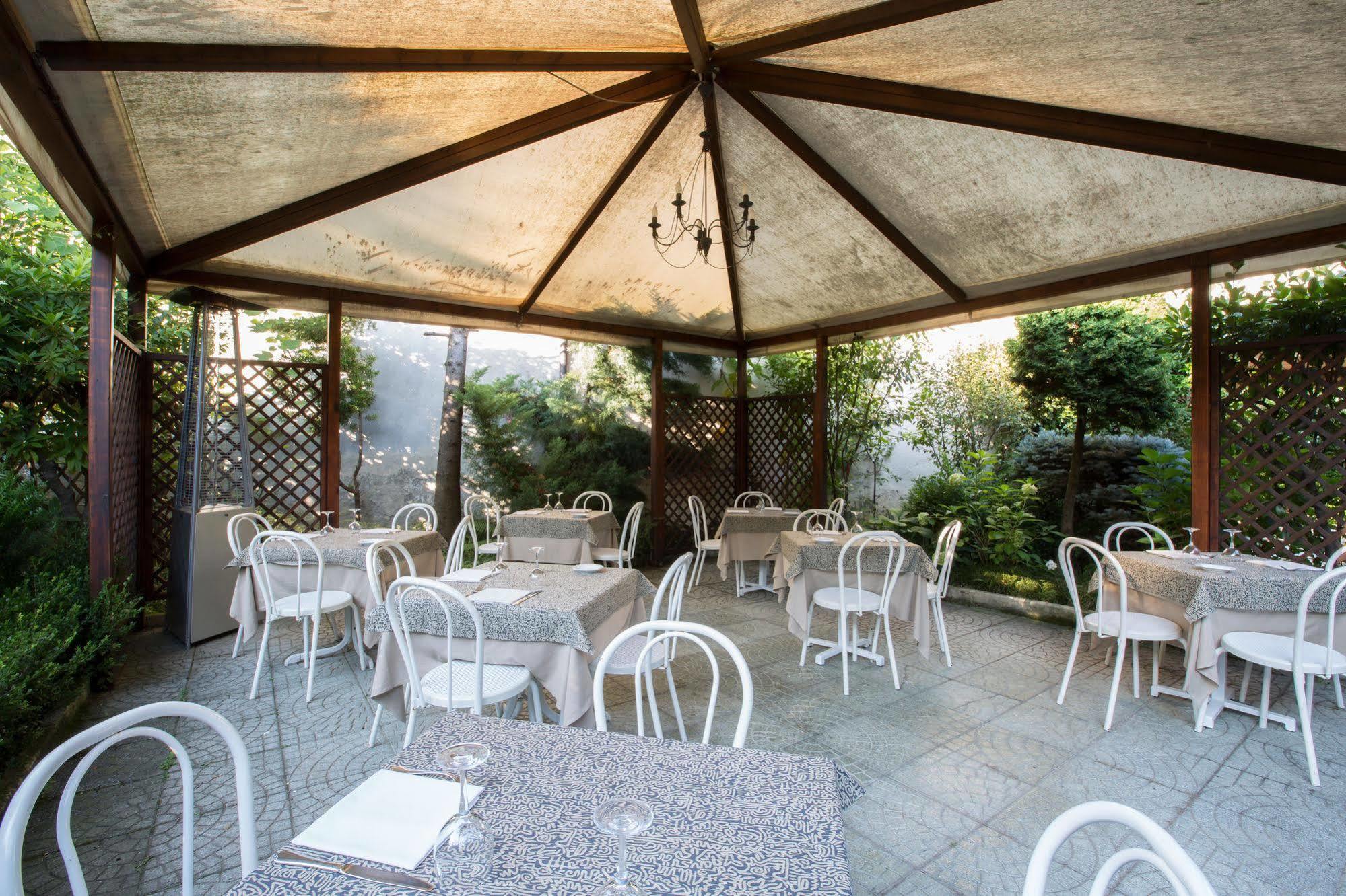 Albergo Giardino تْشيرنوبيو المظهر الخارجي الصورة