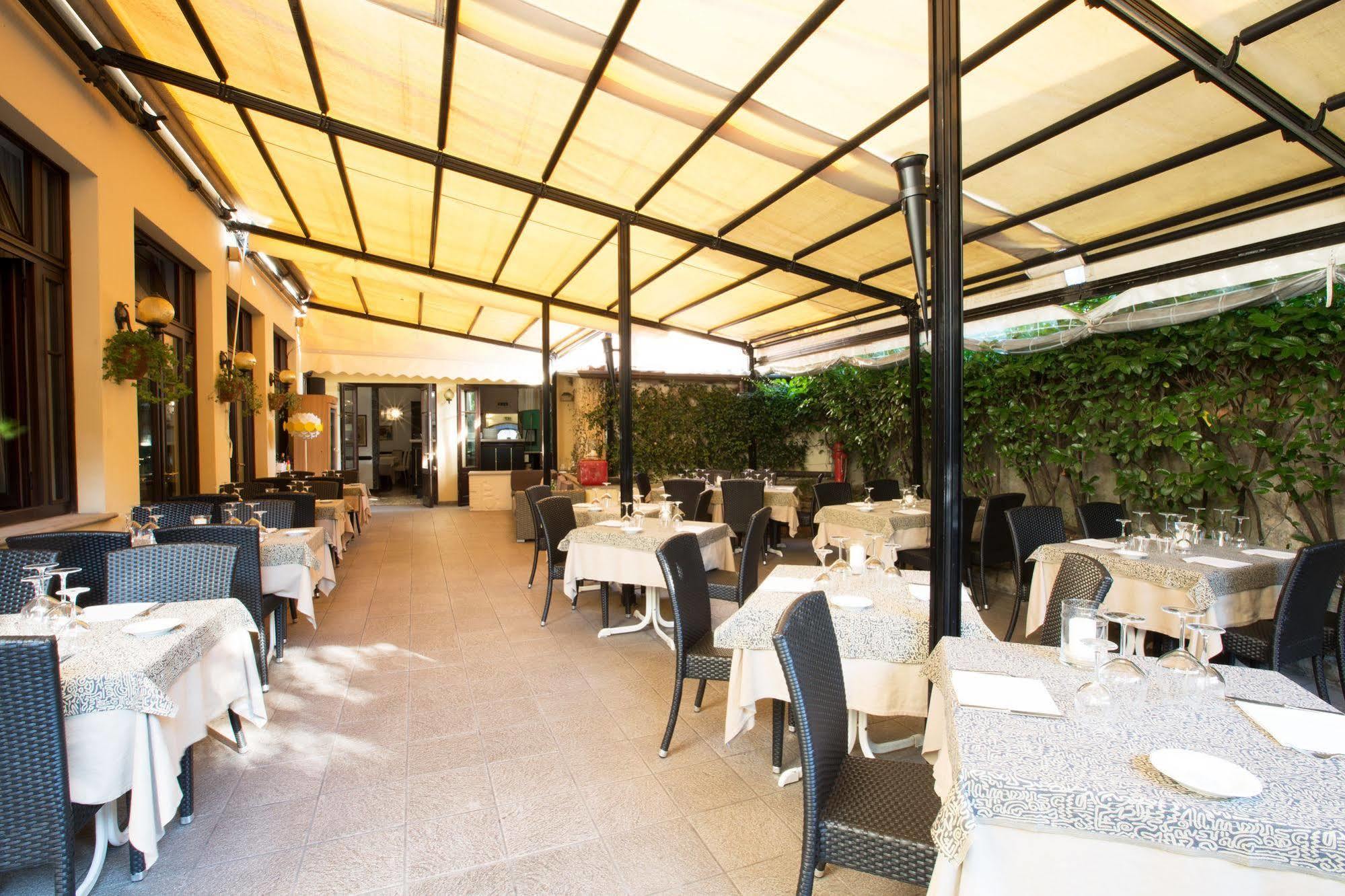 Albergo Giardino تْشيرنوبيو المظهر الخارجي الصورة